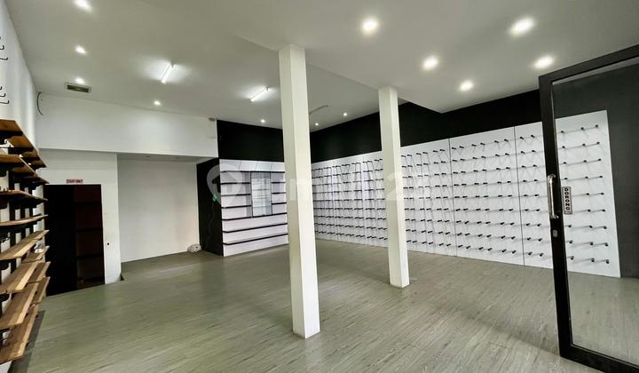 Modern Nice 2-Story House on Dinoyo Main Road Axis, Suitable for Business