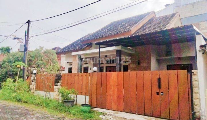 RUMAH HOOK MODERN SIAP HUNI  HARGA NEGO ! DI GRIYASHANTA  1