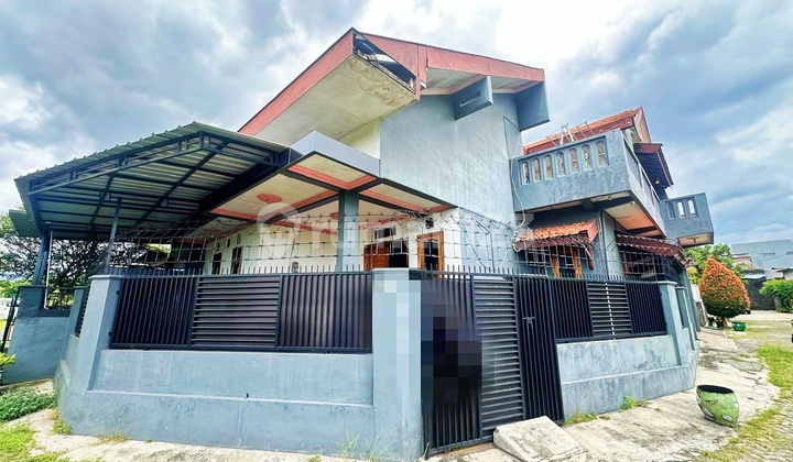 For Quick Sale!! Large & Spacious Hook House Furnished in Blimbing, Malang City 2