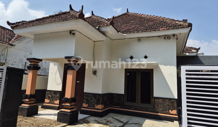 For Sale: Hook House with Complete Kitchen Space Near Malang City Campus 2