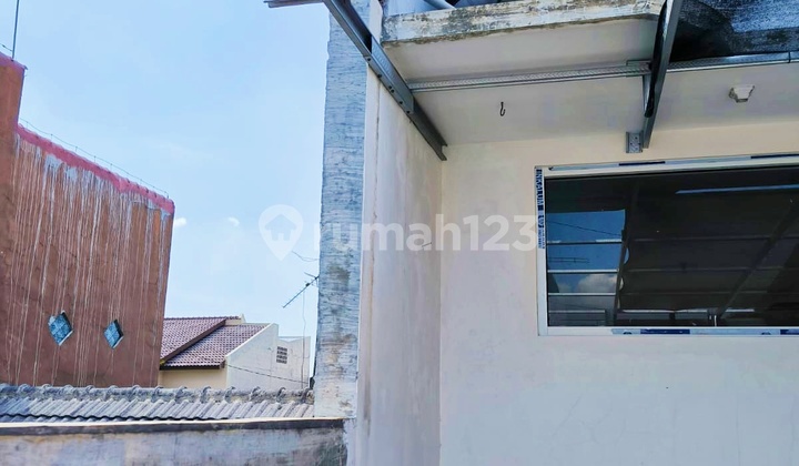 Dijual Cepat 2 Rumah Fungsi Workshop & Tempat Tinggal Di Buring 2