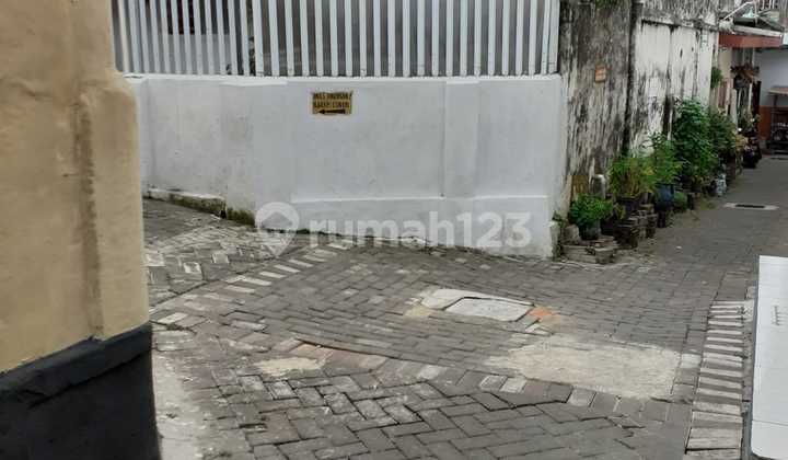 Quick Sale Ready-to-Live House Corner Located in the Center of Malang City