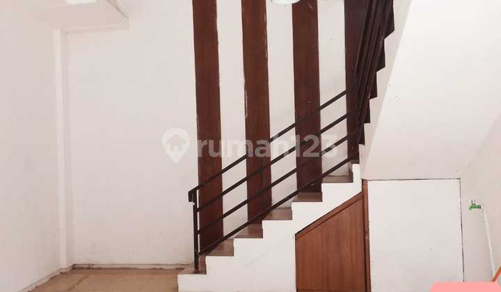 3-Story Shop House + 3rd Floor Boarding Rooms for Rent Cheap, One Step Away from Ub Suhat Malang 2