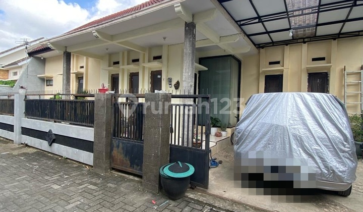 Modern Good Affordable 2-Story Ready-to-Occupy House in Blimbing, Malang City Modern Good Affordable 2-Story Ready-to-Occupy House in Blimbing, Malang City