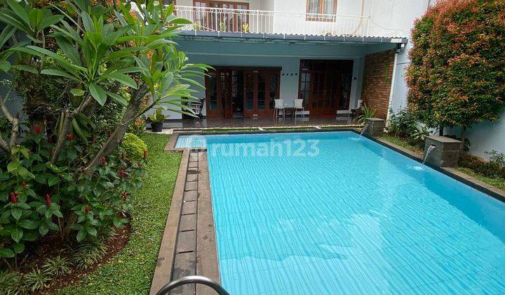 Rumah Mewah Dengan Private Pool di Sektor 3A, Bintaro 1