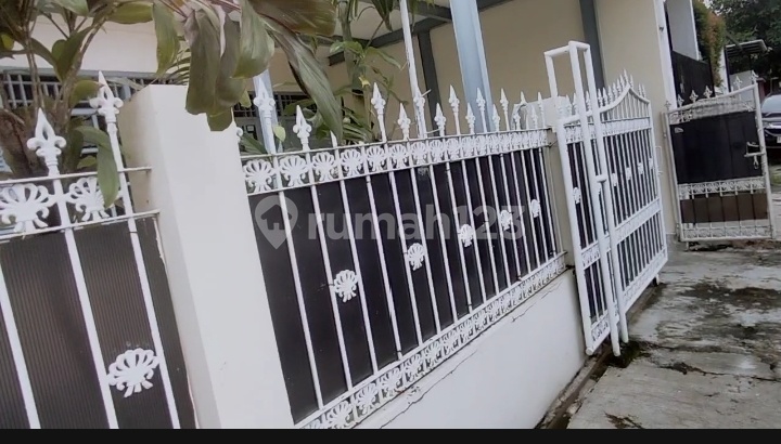 Disewakan Rumah 1 1/2 Lantai di Griya Loka Bsd Rapih Siap Huni