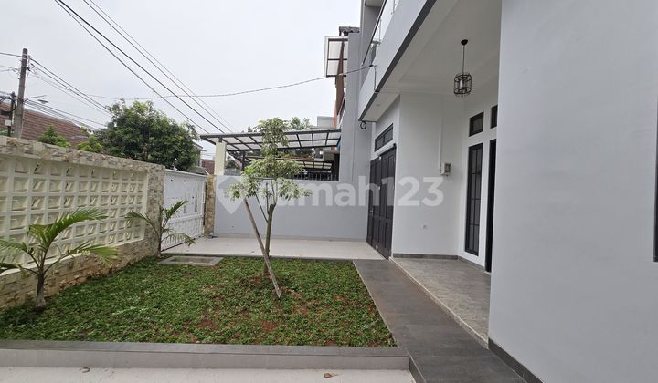 Rumah Baru Dengan Private Pool Di Bsd Griya Loka Row Jalan Lebar 2