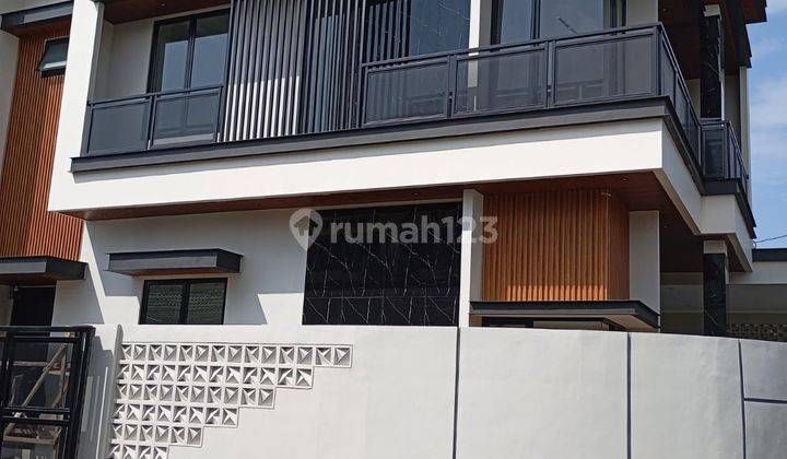 Rumah Hook Cantik 2 Lantai Griya Loka BSD SHM  1