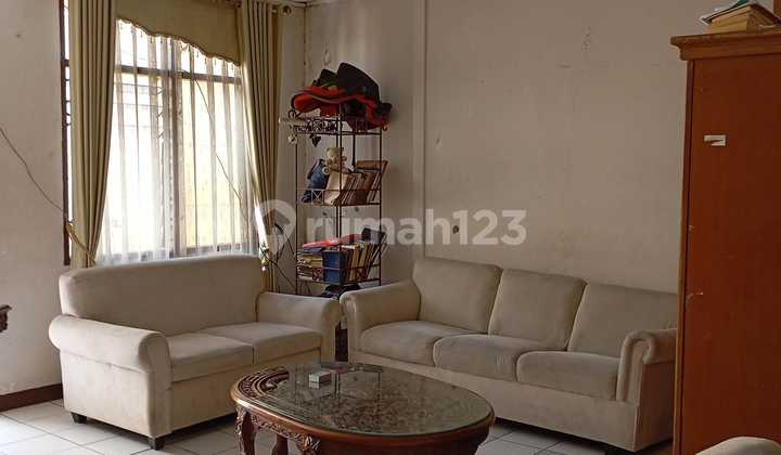 Jual Cepat Rumah Hook Tanah Luas Butuh Sedikit Renov 2