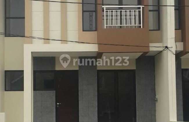 Rumah 2 Lantai Cendana Residence Di Jalan Utama Bagus Siap Huni