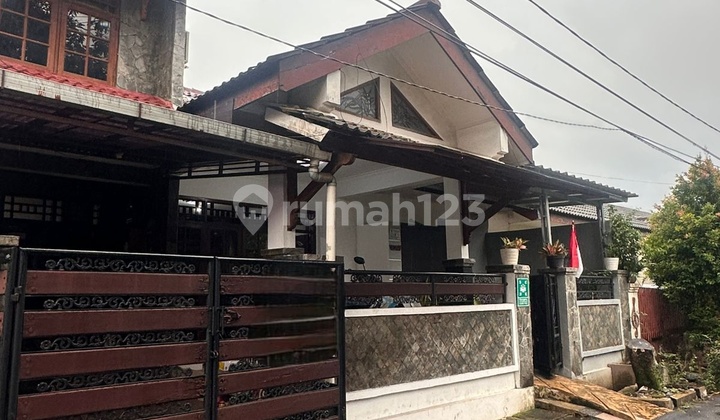 Selling Fast, 2-Storey House in Pamulang Permai, Good Condition, SHM.