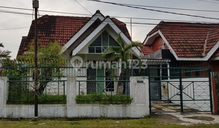 Rumah Hook Hitung Tanah di Griya Loka Bsd Siap Huni