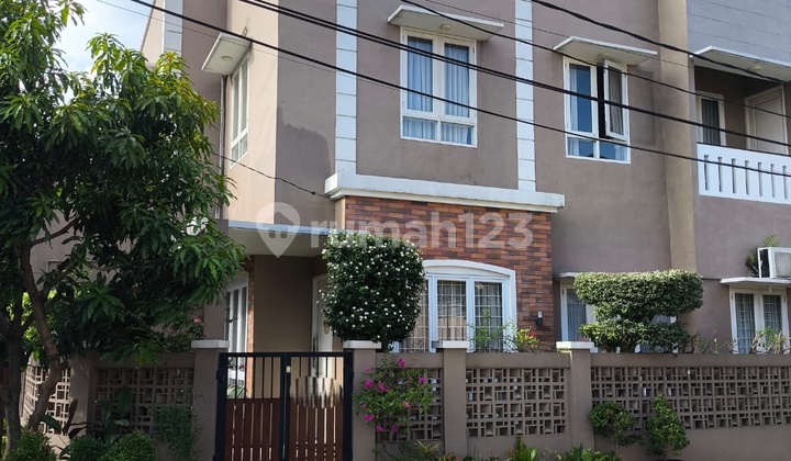 Rumah Hook 2 Lantai Nusa Loka BSD Bagus Siap Huni