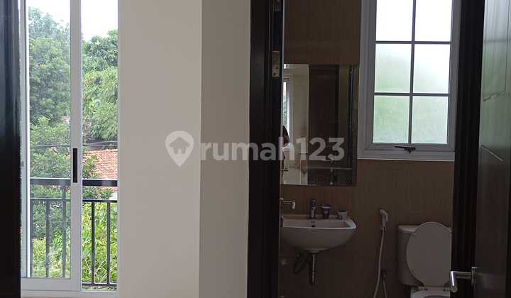 For Rent: The Savia BSD Nusaloka House, Neat and Ready to Occupy For Rent: The Savia BSD Nusaloka House, Neat and Ready to Occupy