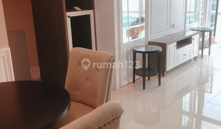 ruang tamu apartemen bizloft 2 lantai u