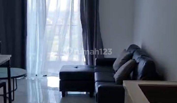 ruang tamu jual rugi apartemen 2 br