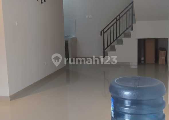 Rumah 1 1/2 Lantai Brand New Murah Renov Total Bagus SHM