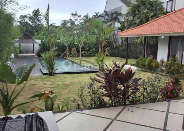 Disewakan Jangka Panjang Villa 5 Bedroom Dekat Pantai Petitenget Bali 1