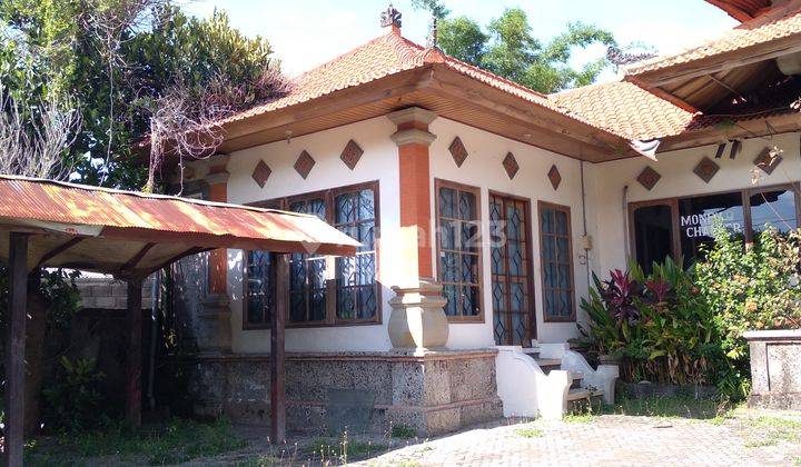 Disewakan gedung di jalan utama Raya Batubulan 3