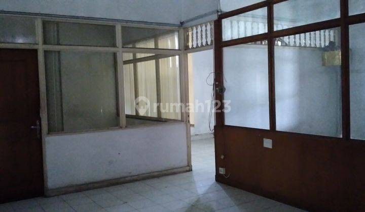 Disewakan gedung di jalan utama Raya Batubulan 4