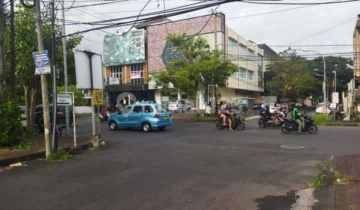 Disewakan tanah di jalan utama Dewi Sri 3