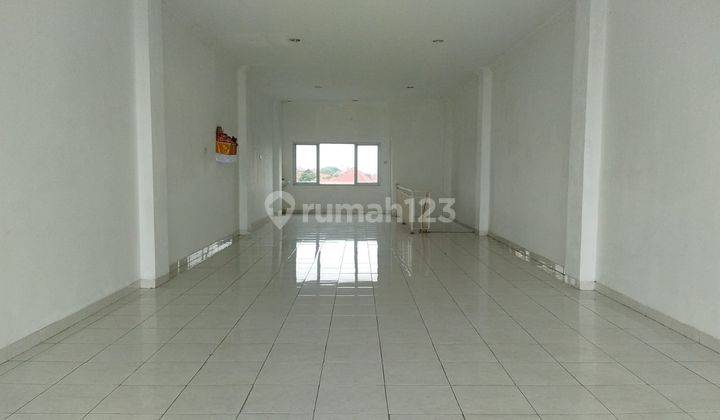 Disewakan ruko gandeng 3 di jalan utama Denbar 4