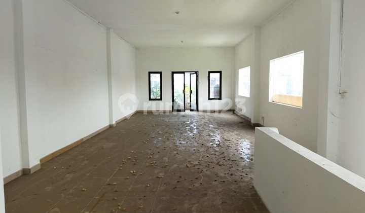 Dijual ruko 2 lantai di keramaian Raya Semer, Kerobokan