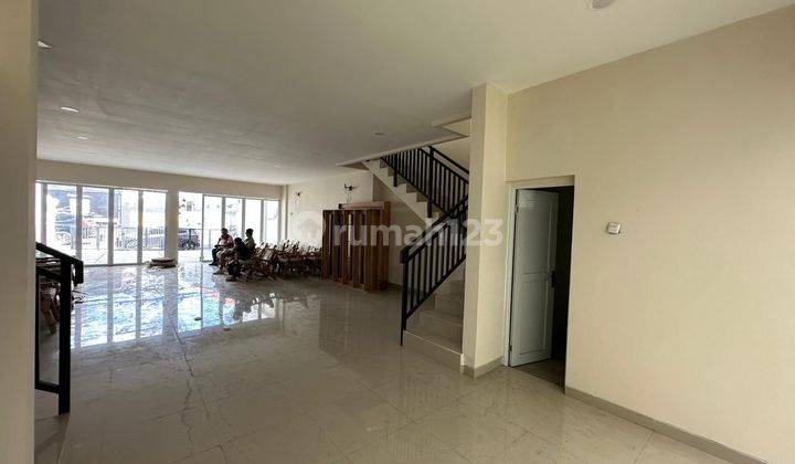 8 meter wide shophouse for rent in Brawa Canggu 2