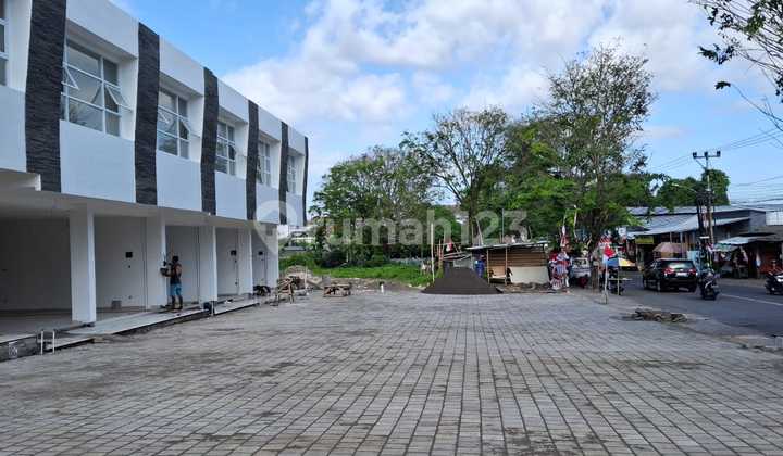 For Rent, Attached Shop House with Large Parking in Dalung, Bali 2