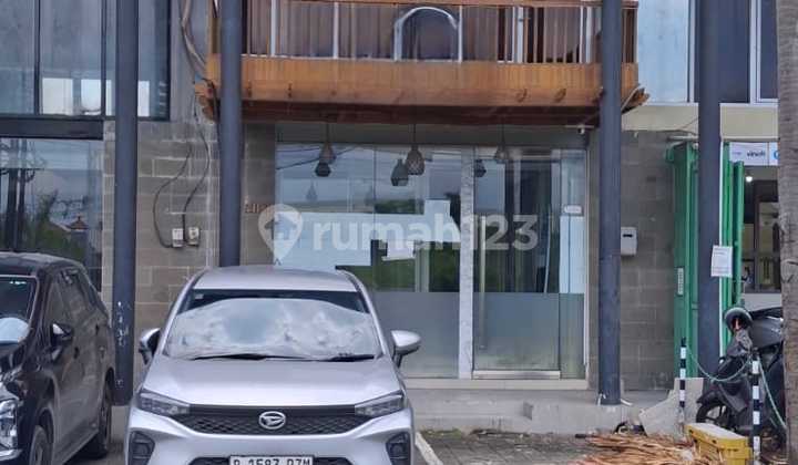 Beautiful Strategic 2-Story Shop House for Sale in Sunset Road Area, Bali 2