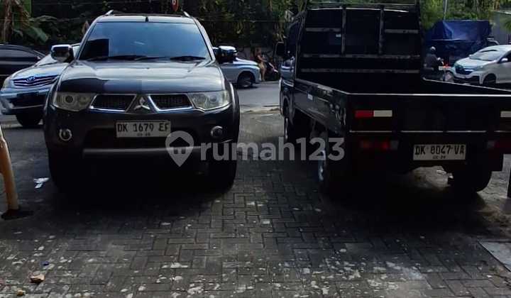 For Sale 3-Story Shop House with Large Parking Area in Kerobokan Kelod, Bali 2