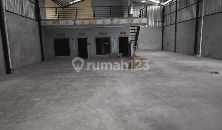 Warehouse for rent in the Mahendradatta Street area