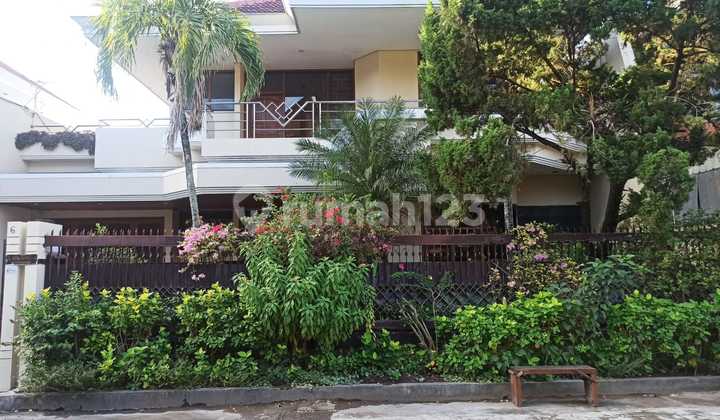 Disewakan Rumah Elegan 4 Kamara Tidur dengan Taman Asri di Renon Disewakan Rumah Elegan 4 Kamara Tidur dengan Taman Asri di Renon