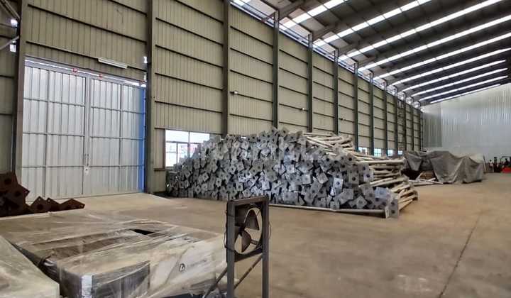 Warehouse for rent by the East Bekasi toll road. Warehouse for rent by the East Bekasi toll road.