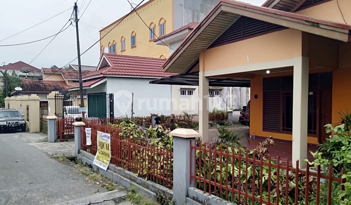 Dijual Rumah dengan 14 Kamar Kos, Lokasi di Tengah Kota, Pekanbaru 2