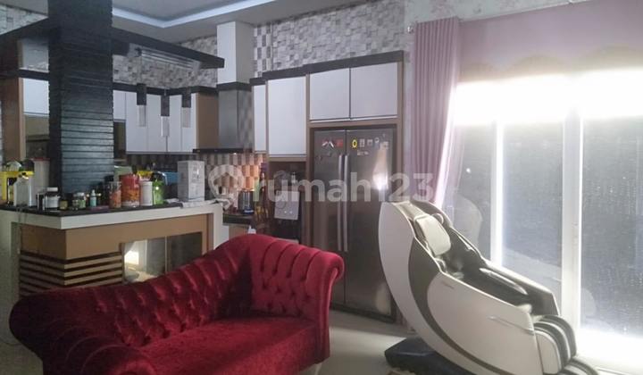 Luxury Move-in Ready House in the City Center 2