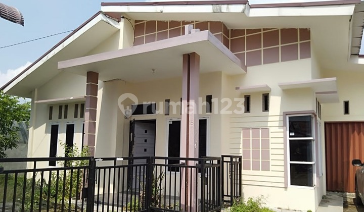 For Sale House on Jl. Gulama Marpoyan Damai, Pekanbaru 2