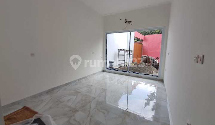 Rumah Modern Tropis Baru di Jagakarsa 2