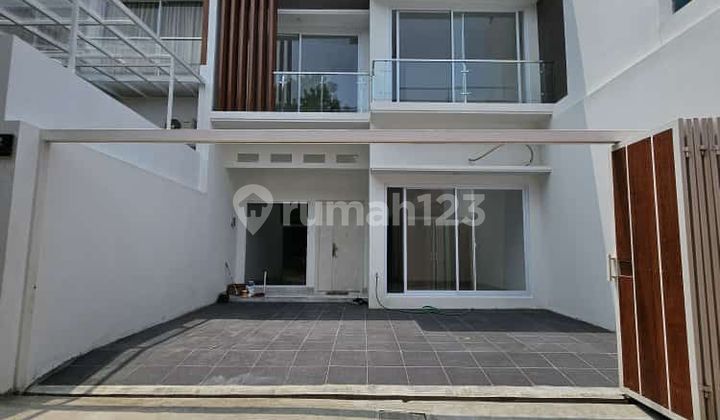 Rumah Modern Tropis Baru di Jagakarsa