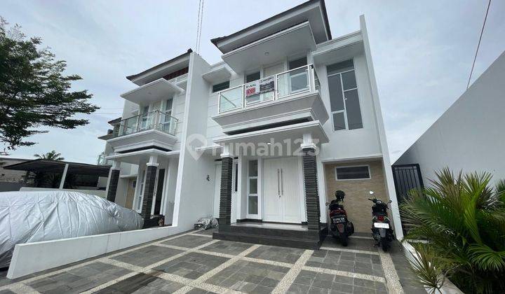 Rumah dengan Design Modern Tropikal di Cilandak Jakarta Selatan 1