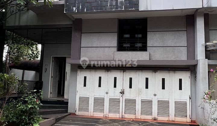 Rumah di Jual 3 Lantai Dengan Kolam Renang Di Jagakarsa 2