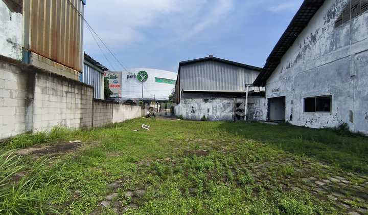 For Rent: Spacious Warehouse in the Heart of Sawangan, Depok - Prime Location For Rent: Spacious Warehouse in the Heart of Sawangan, Depok - Prime Location