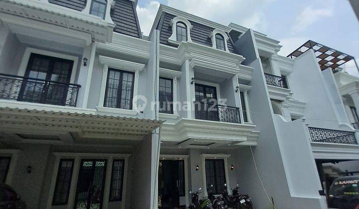 Di Jual Rumah Baru Dengan Konsep American Classic Di Jagakarsa 2