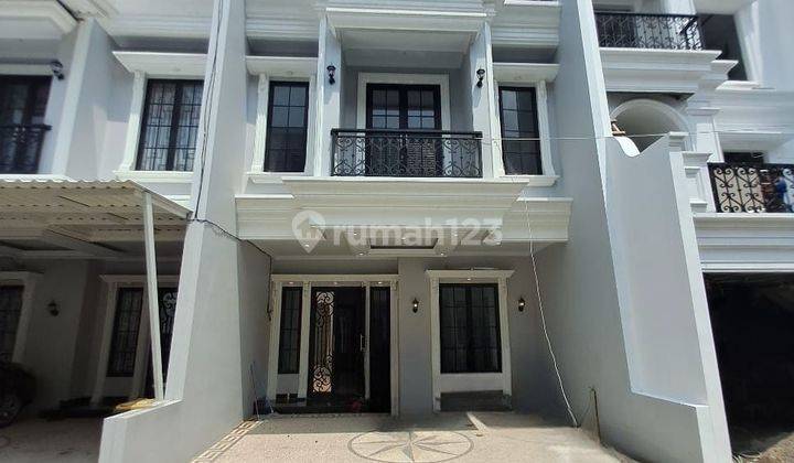 Di Jual Rumah Baru Dengan Konsep American Classic Di Jagakarsa 1