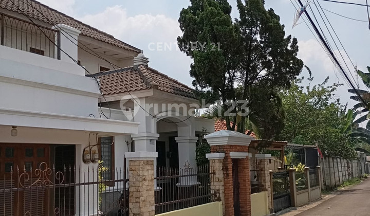 Rumah Dengan Kolam Renang Di Jl Cempedak Harjamukti Depok