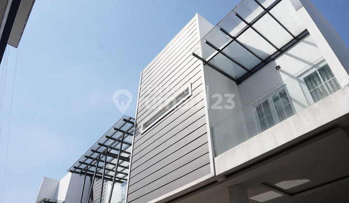 Rumah Minimalis Dekat Pusat Kota di Taman Sarana Cimanggu Indah 2