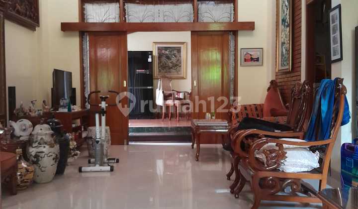ruang tamu rumah strategis bukit bogor raya