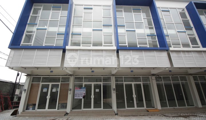 Affordable Rungkut Industrial Section One Shophouse for Rent 1