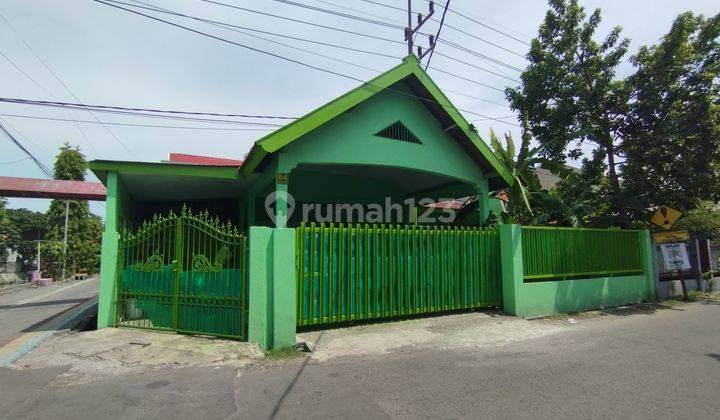 Rumah Strategis Jual di Raya Semampir Surabaya Timur  1