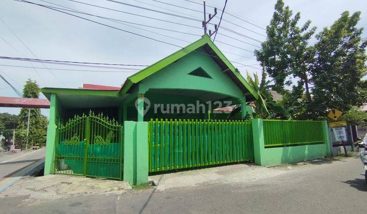 Rumah Strategis Jual di Raya Semampir Surabaya Timur  2